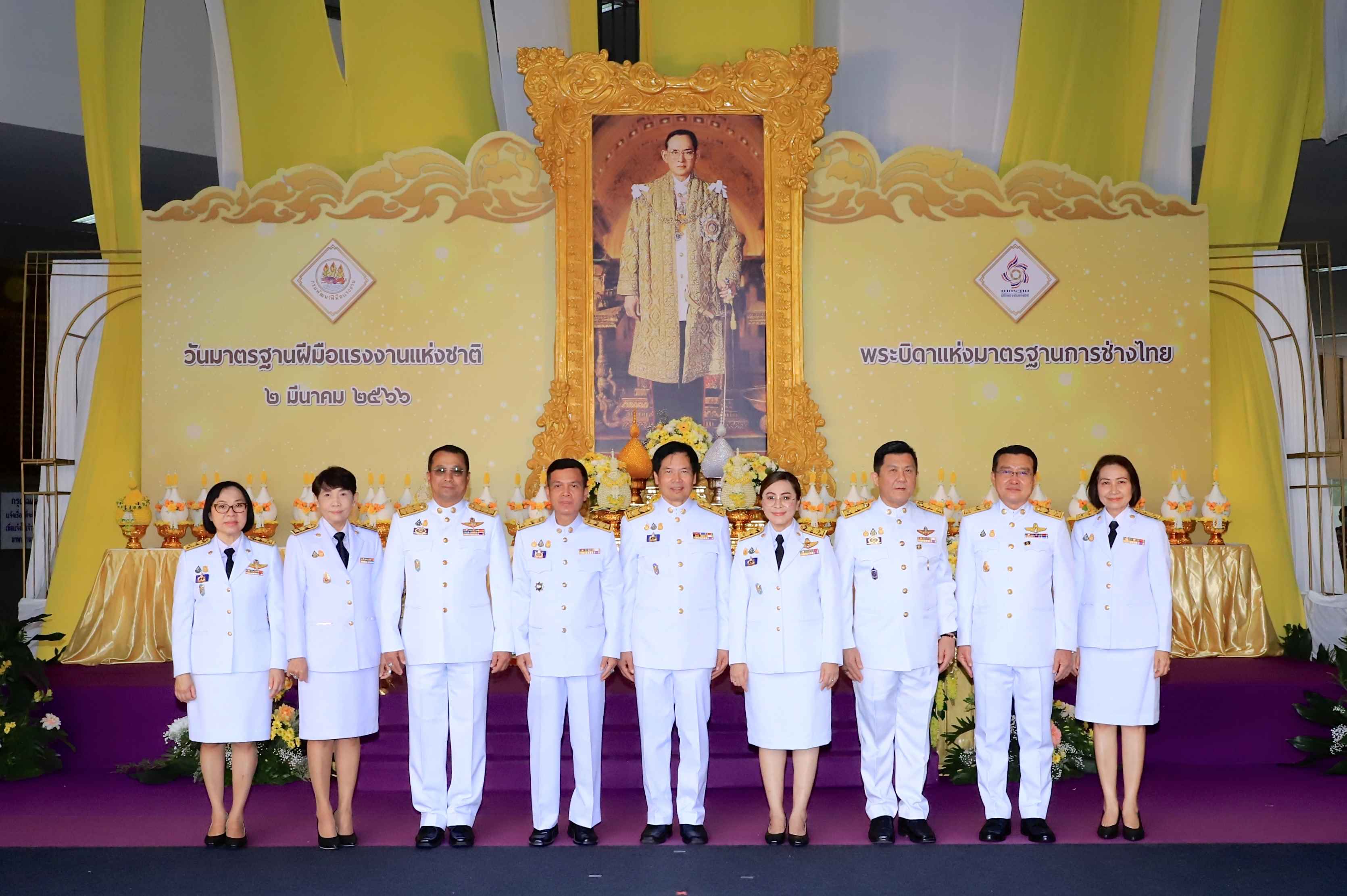 ข่าวราชการ, รัฐวิสาหกิจ - รมว.สุชาติ มอบเลขานุการรัฐมนตรีว่าการกระทรวงแรงงานเป็นประธานในพิธีเพื่อน้อมรำลึก 