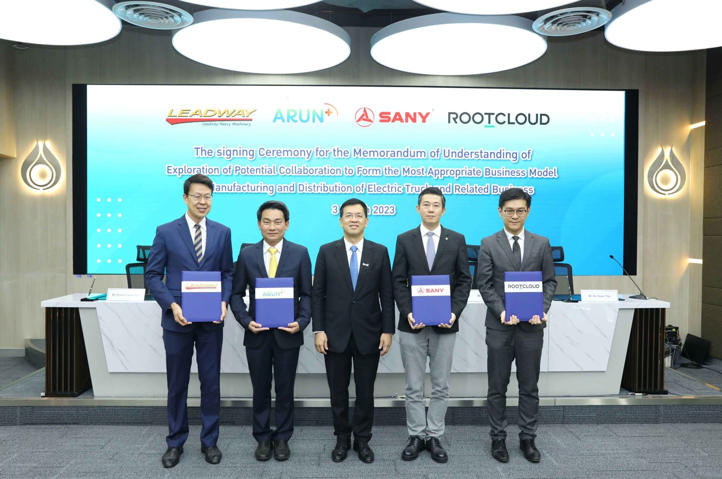 ข่าวยานยนต์ - Arun Plus จับมือ SANY Leadway Rootcloud ลงนามบันทึกข้อตกลงความร่วมมือ รุกธุรกิจ E-Truck และ E-Mobility ครบวงจรในประเทศไทย