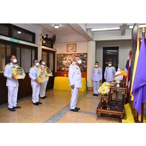 ข่าวราชการ, รัฐวิสาหกิจ - พระบาทสมเด็จพระเจ้าอยู่หัว ทรงพระกรุณาโปรดเกล้าโปรดกระหม่อมให้ผู้แทนพระองค์เชิญของขวัญปีใหม่พระราชทาน มอบให้กับองค์การอุตสาหกรรมป่าไม้