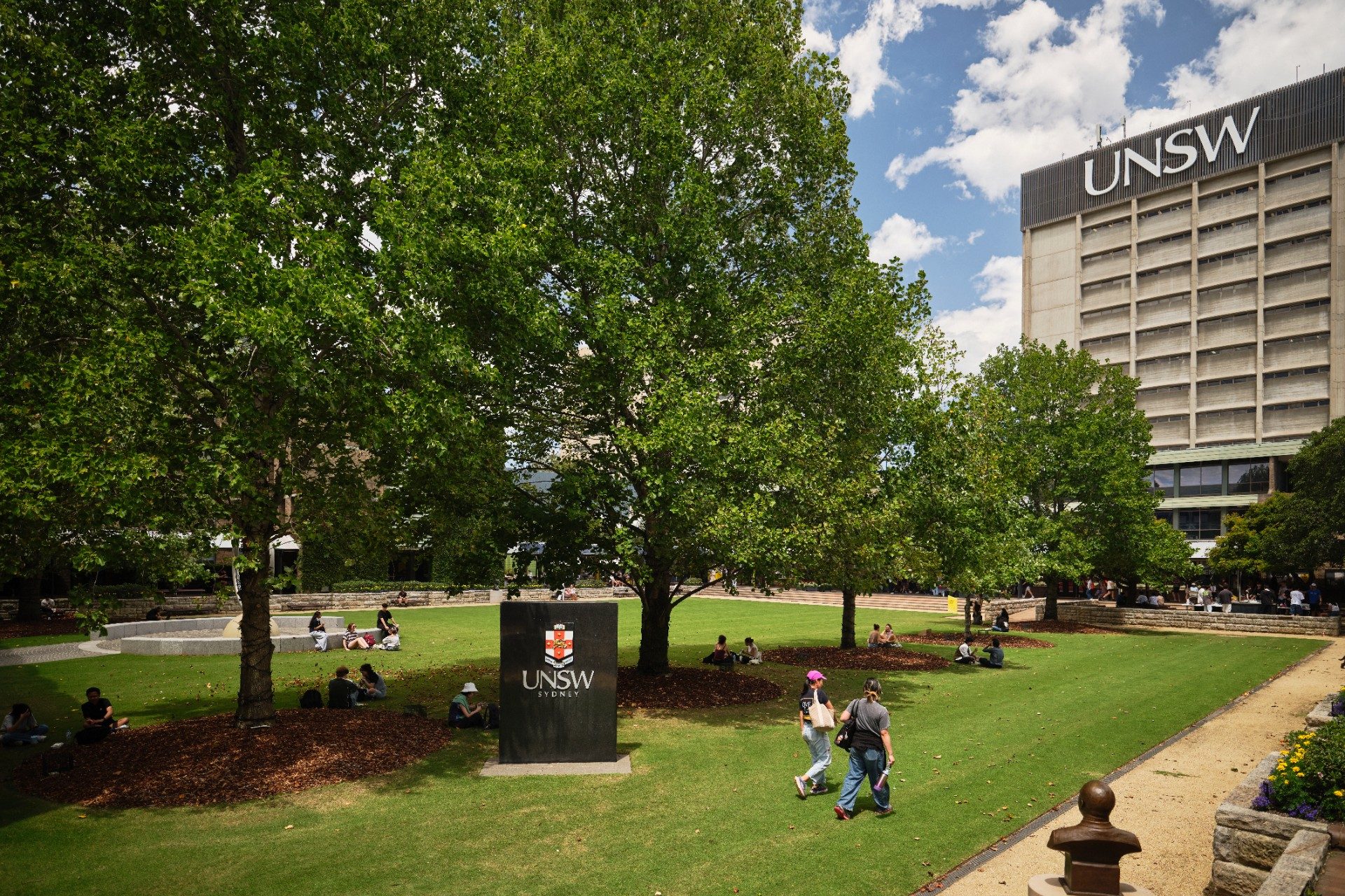 ข่าวภาษาอังกฤษ - UNSW claims Australia’s top spot for the first time in preeminent world university rankings