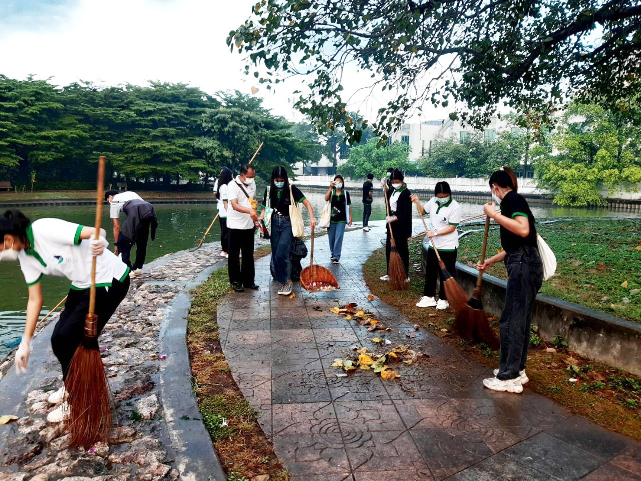 เด็กบัญชี SPU รวมพลังจิตอาสา ทำบุญและร่วมทำความสะอาด วัดพระศรีมหาธาตุ บางเขน 