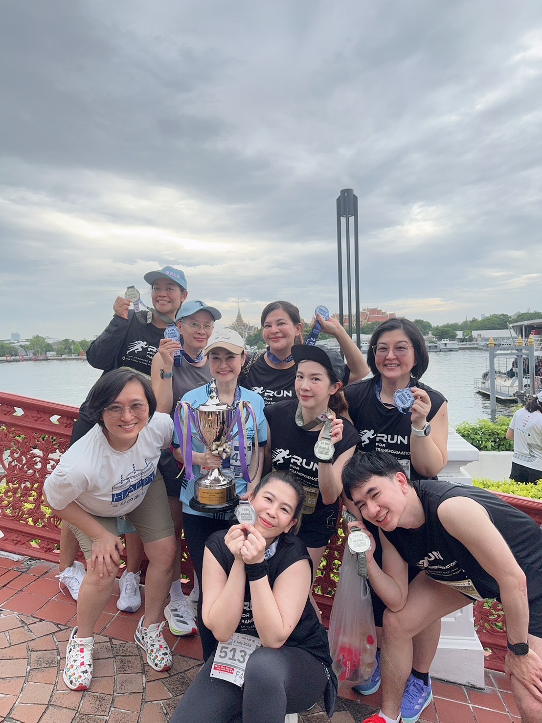 ข่าวธุรกิจ, สังคม - ทีมแลนด์มาร์ค เวิลด์ไวด์ ประเทศไทย รับถ้วยรางวัลพระราชทานในกิจกรรมวิ่งการกุศล “Bangkok Double Bridge Half Marathon for Red Cross 2026”